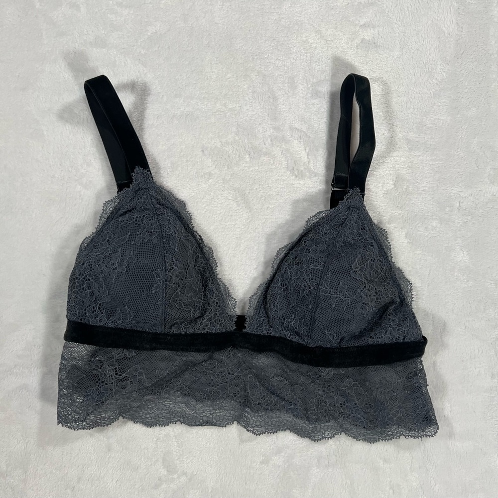 Victoria Secret Gray Crochet Bralette Black Velvet Straps Size Small